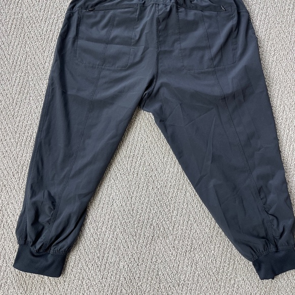 Calvin Klein capris - Picture 2 of 5